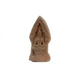 antique Khmer basrelief in red stone with a crowned deity sitting in a niche ||Antieke Khmer bas-