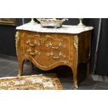 Louis XV style chest of drawers in burr of walnut with mountings in gilded bronze and with a quite