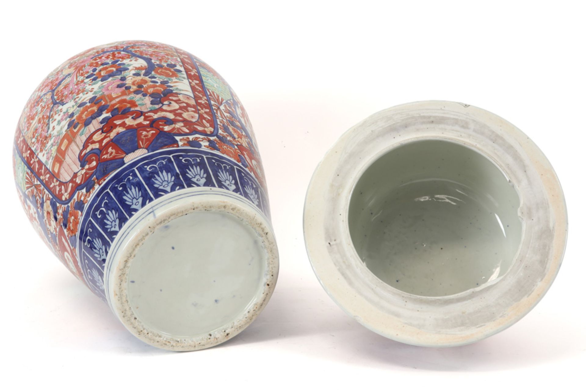 19th Cent. Japanese lidded vase in porcelain with Imari decor ||Vrij grote negentiende eeuwse - Image 6 of 6