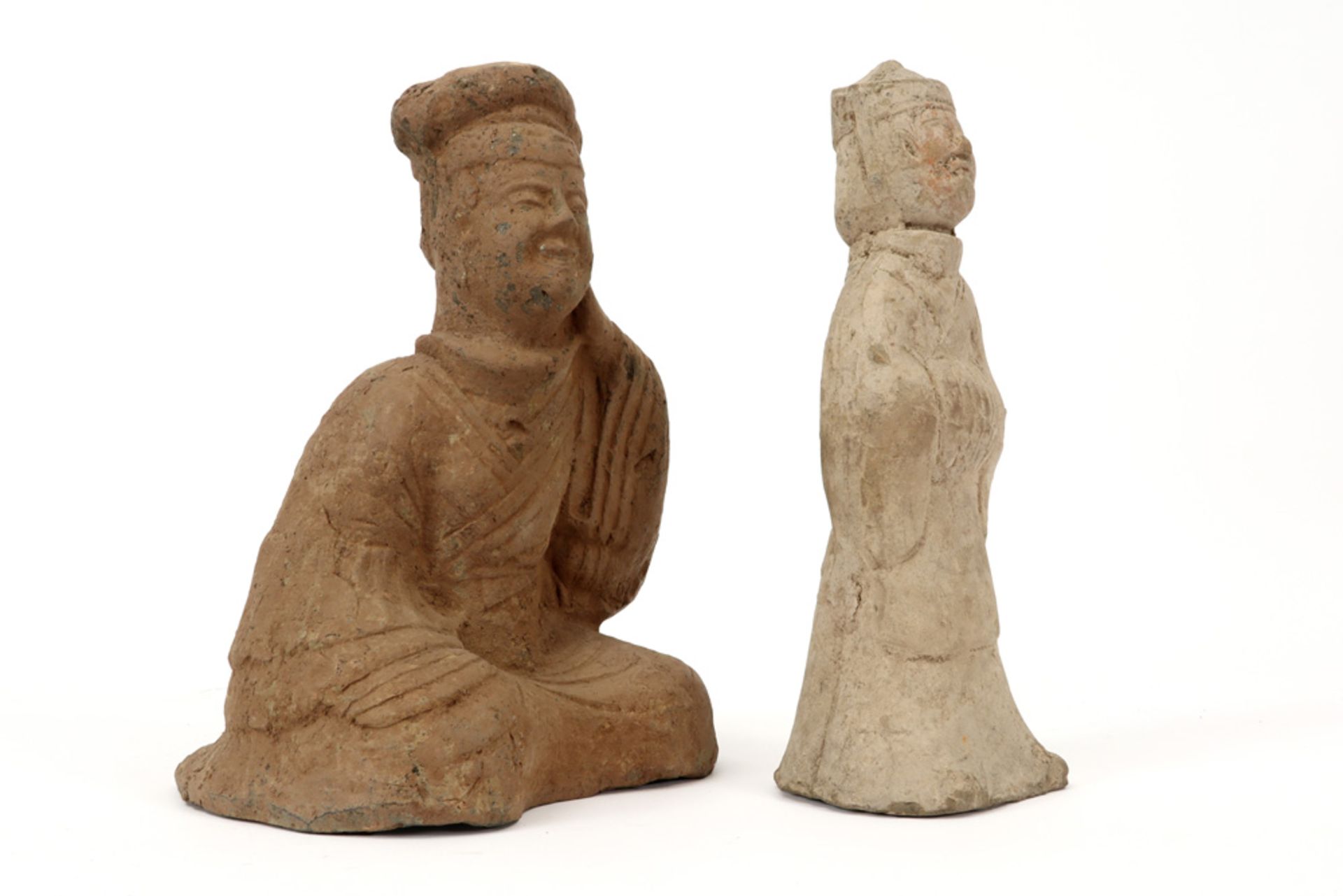 two Han Dynasty tomb figures in earthenware : a cook and a court lady ||CHINA - HAN - DYNASTIE ( - Image 2 of 4