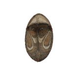 Papua New Guinean Blackwater Lakes roof mask in basketry with pigments ||PAPOEASIE NIEUW -