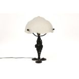 presumably French Art Deco lamp in wrought iron and glass ||Allicht Franse Art Deco-lamp met voet in