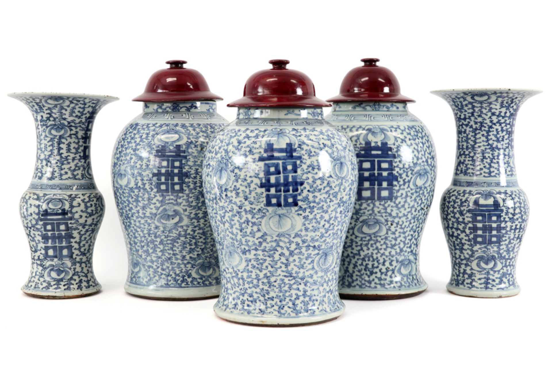 antique 5pc Chinese garniture in porcelain with a blue-white decor : a pair of 'rouleau' vases and