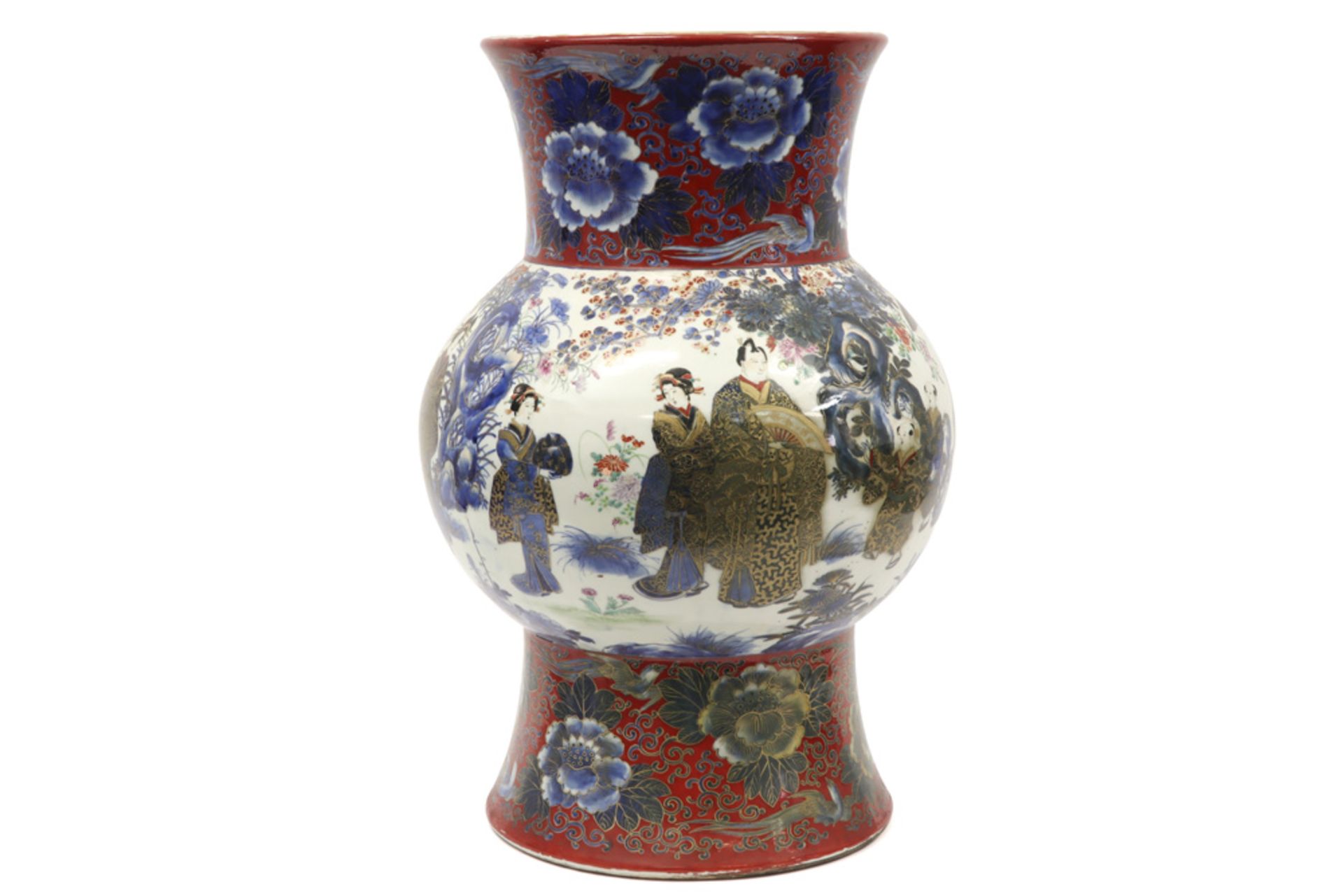 Japanese vase in marked porcelain with an Imari decor with figures ||Japanse vaas in gemerkt - Image 2 of 6