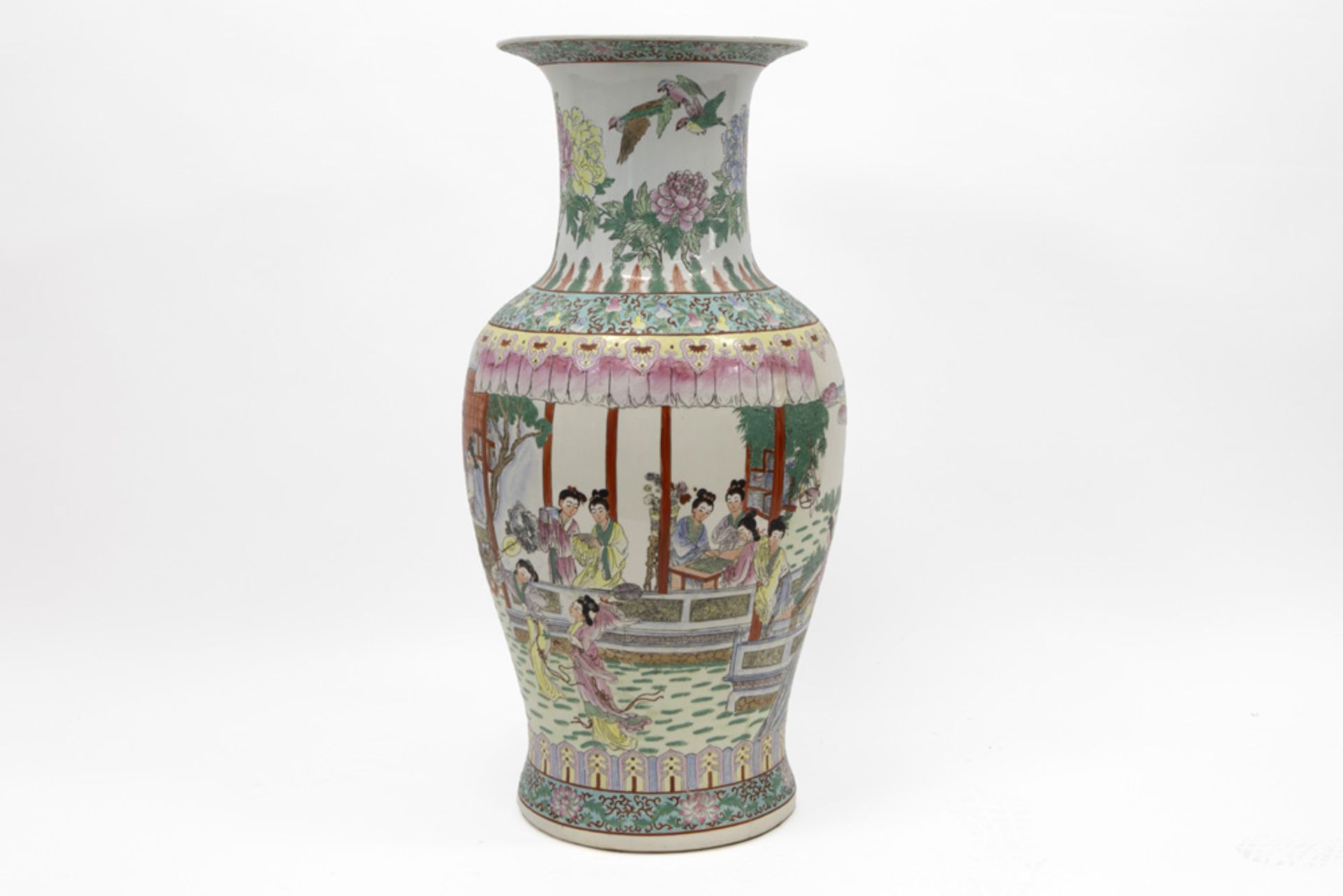 20th Cent. Chinese vase in porcelain with a polychrome decor ||20ste eeuwse Chinese vaas in - Image 2 of 6