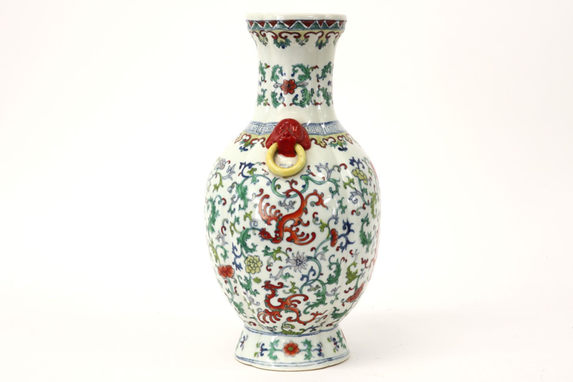 20th Cent. Chinese vase in marked porcelain with a polychrome decor ||20ste eeuwse Chinese vaas in - Image 2 of 6