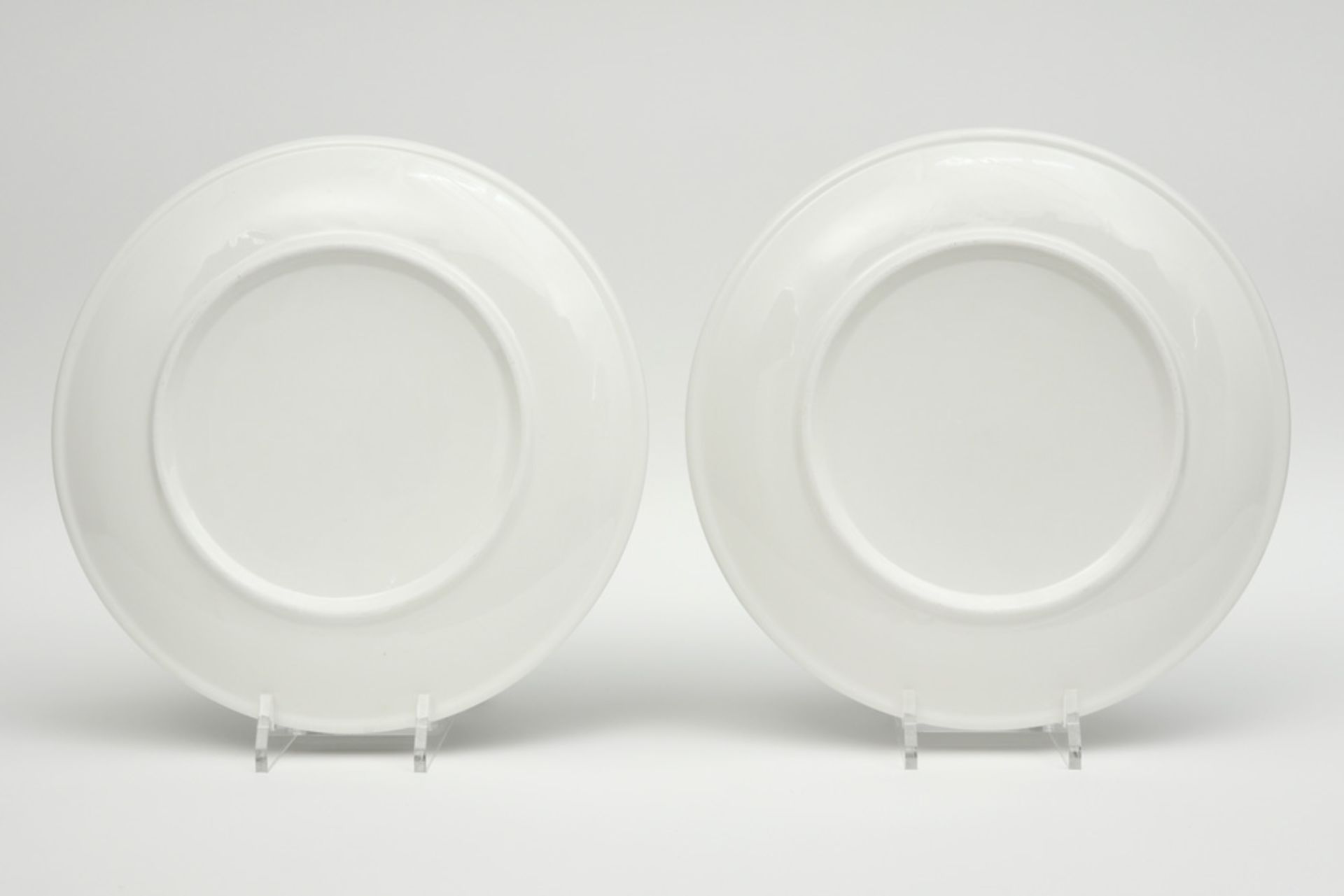 pair of plates in porcelain with a decor after Fornasetti ||Paar borden in porselein met een decor - Image 2 of 2