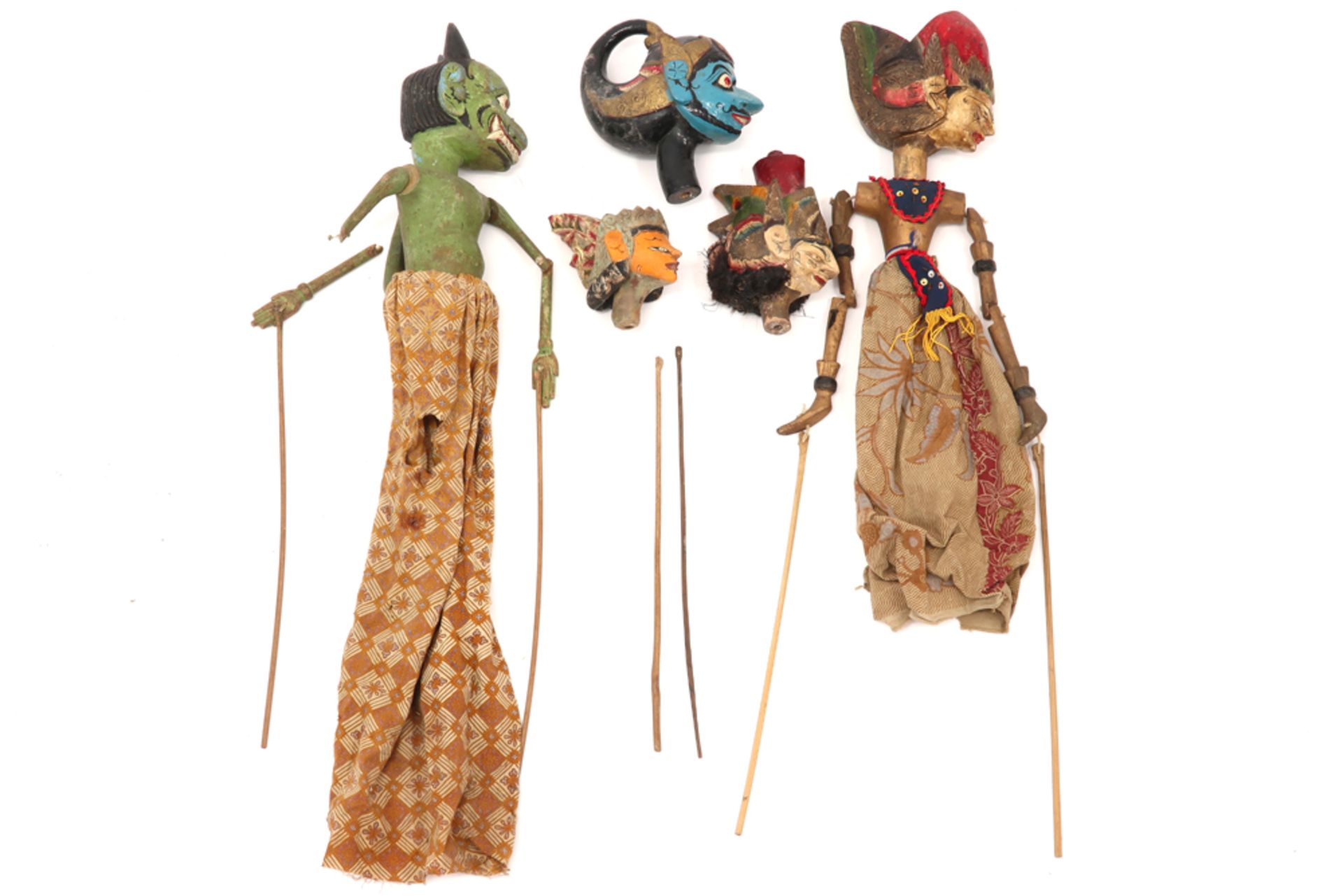 several Indonesian shadow puppets ||Groot lot oude Indonesische schaduwpoppen - Image 4 of 4