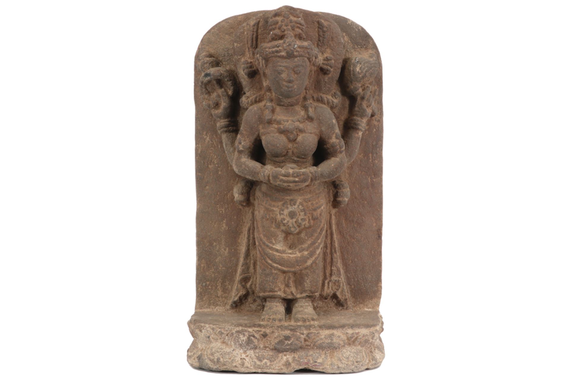 antique Indian stone sculpture with a four-armed female deitiy ||Antieke Indische sculptuur in steen