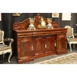 19th Cent. Victorian sideboard in mahogany with three drawers and four doors ||Negentiende eeuwse