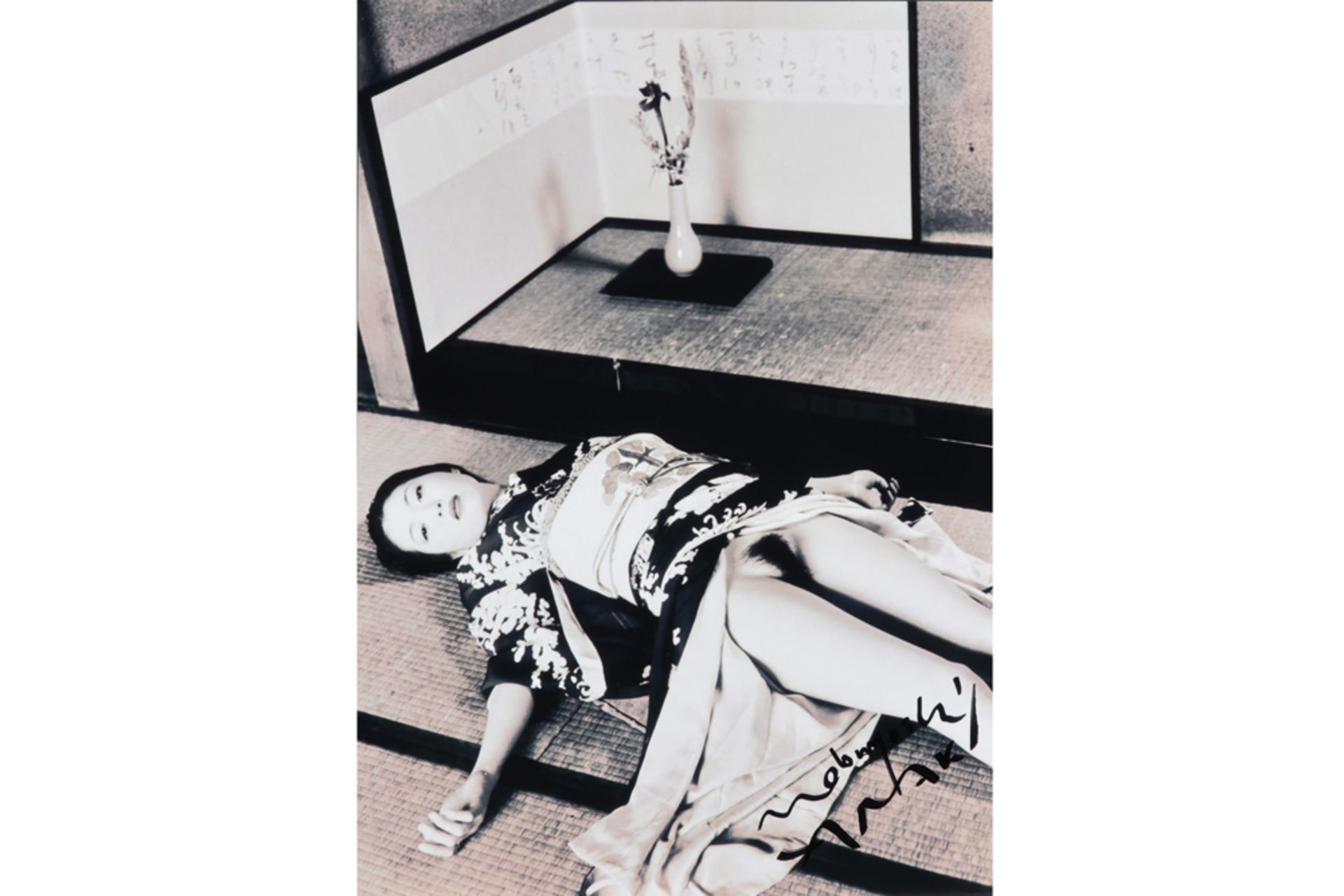 Nobuyoshi Araki signed offset print ||ARAKI NOBUYOSHI (° 1940) offset print : "Liggende Geisha" -