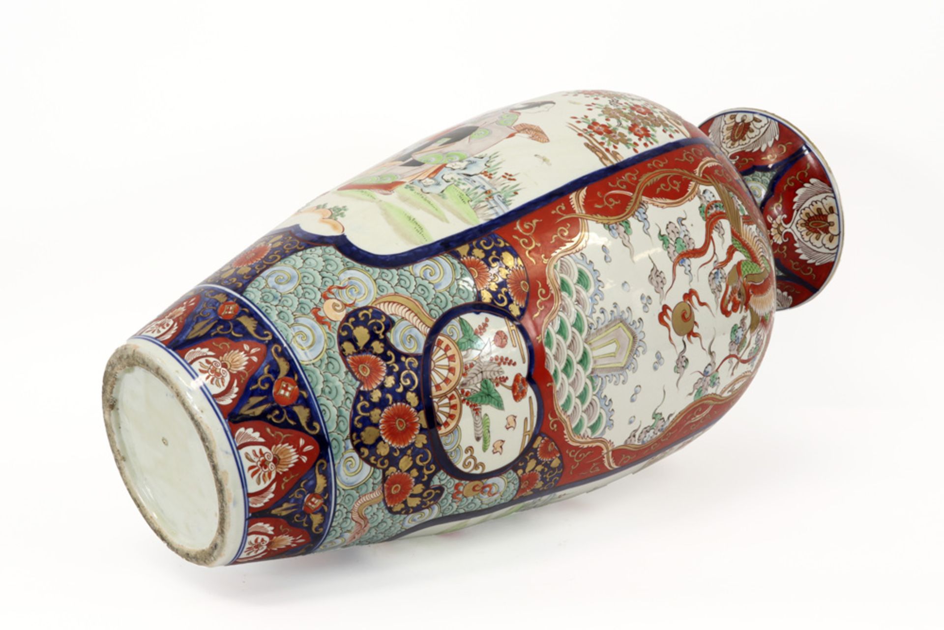19th Cent. Japanese vase in porcelain ||Negentiende eeuwse Japanse vaas in porselein met een Imari- - Image 5 of 5