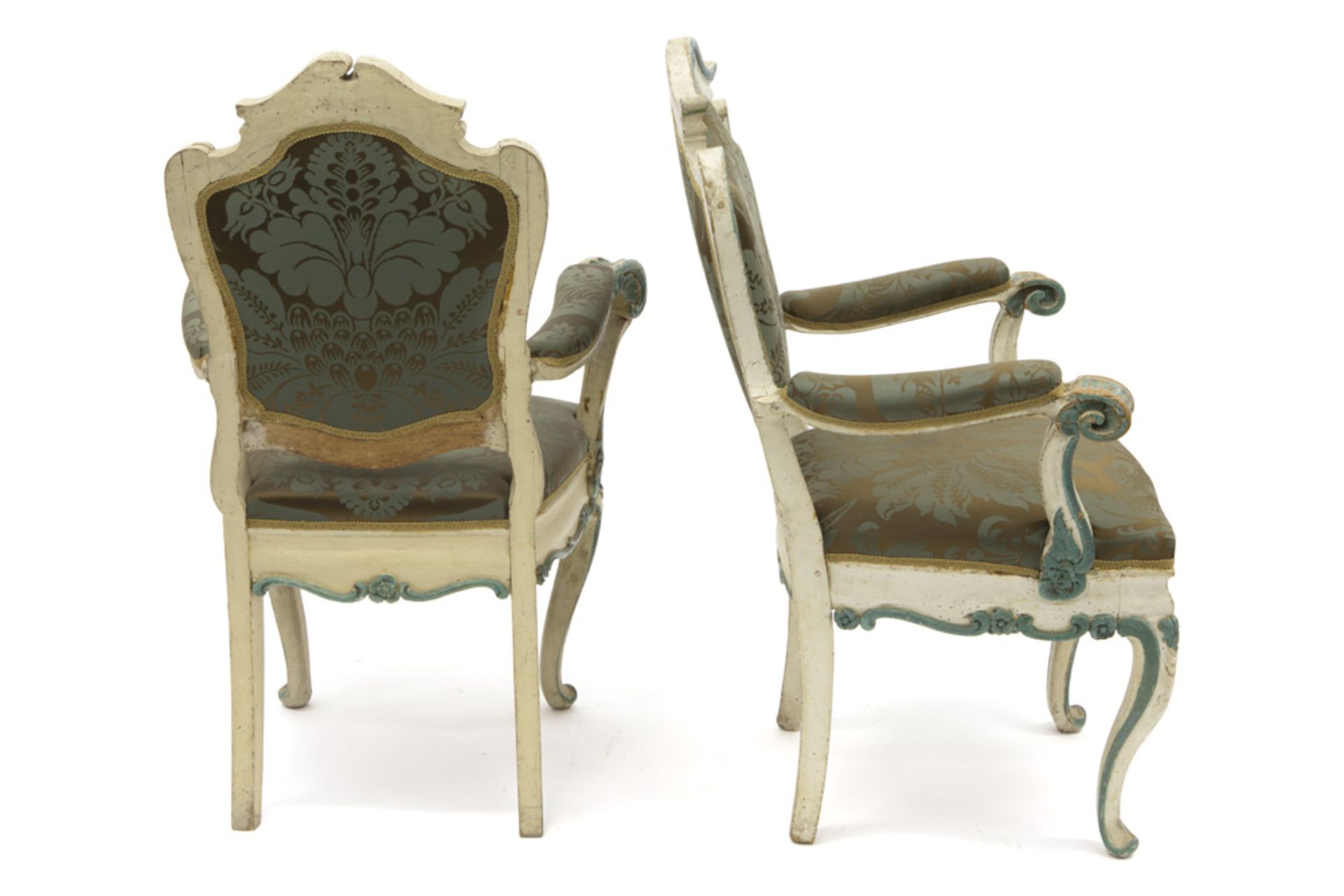 pair of 18th Cent. Venetian armchairs in sculpted and polychromed wood ||ITALIË - 18° EEUW paar - Image 2 of 2