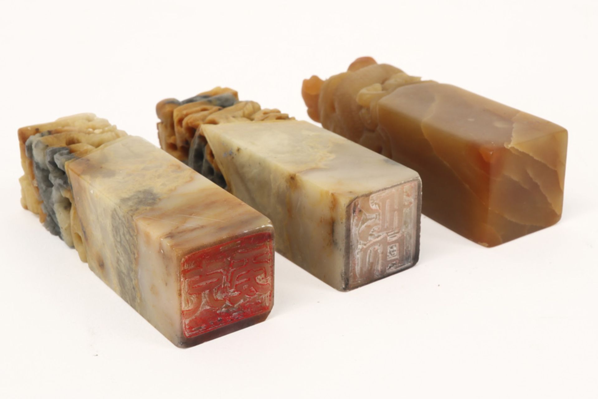three Chinese stone stamps ||Lot van drie Chinese stempels in steen - hoogtes : ca 7 cm - Image 3 of 4