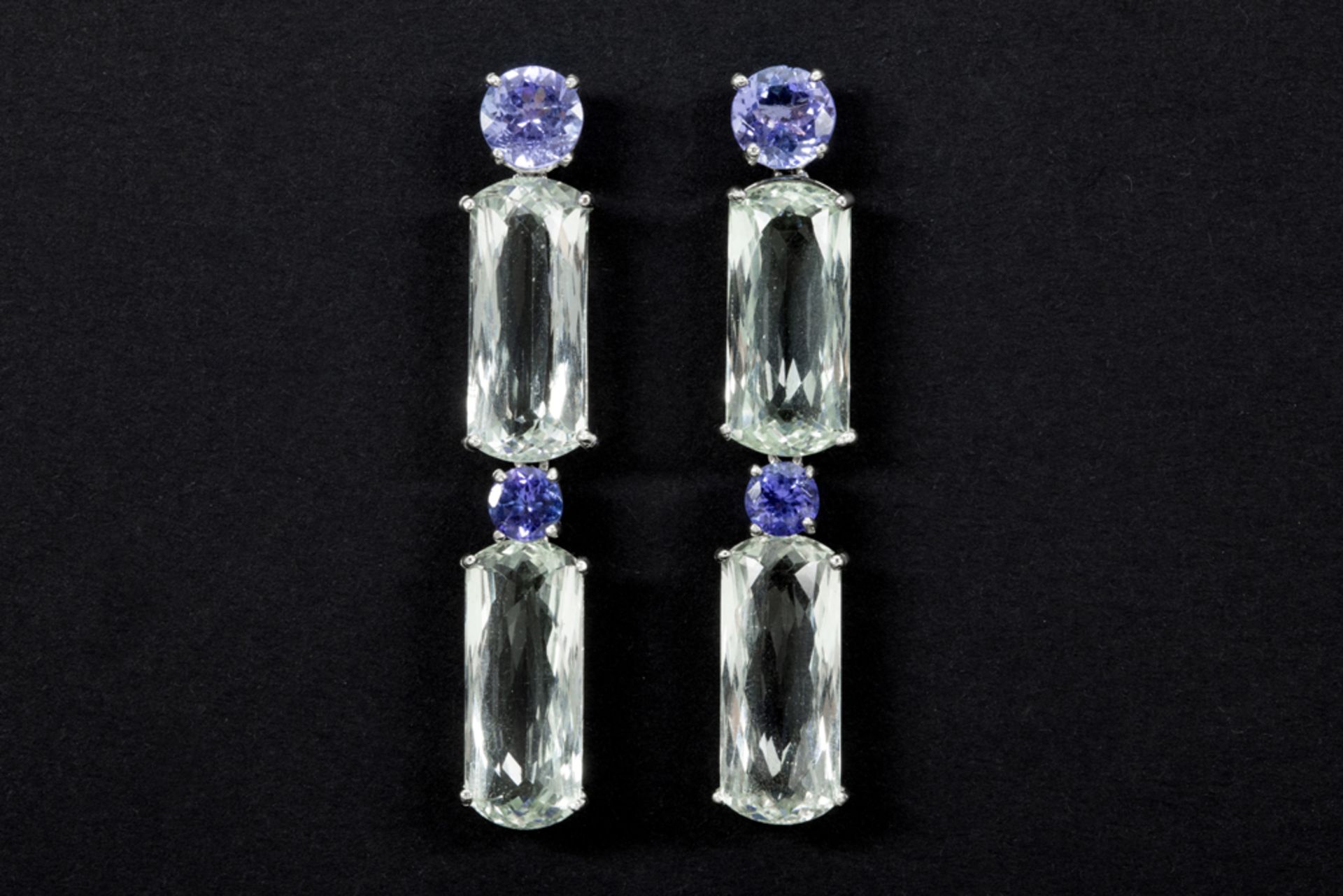nice pair of quite long, handmade earrings in white gold (18 carat) each with two beam-shaped