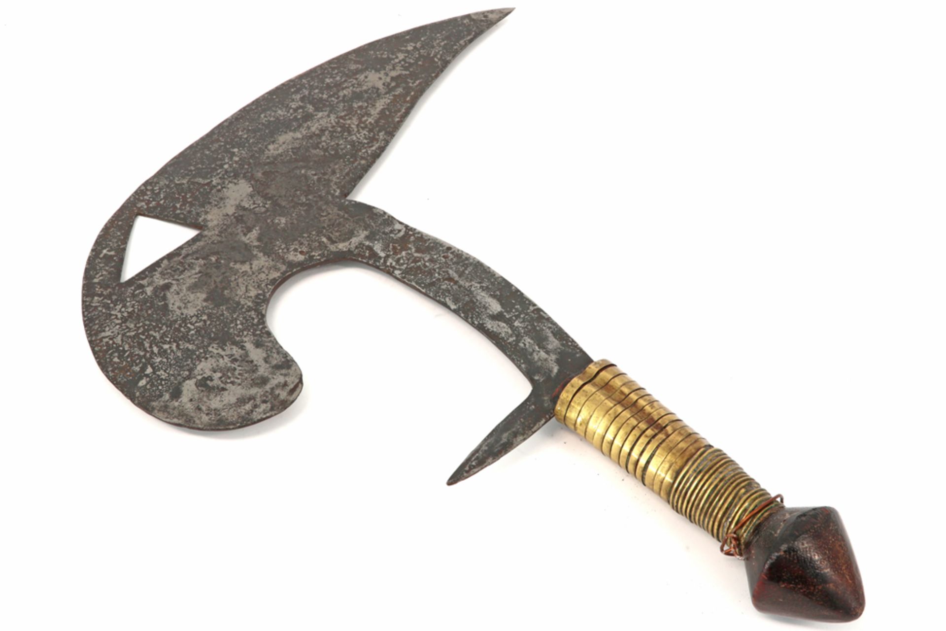 Gabonese Fang throwing knife in iron, brass and wood - to be dated around 1950 ||AFRIKA - GABON Fang - Image 2 of 2
