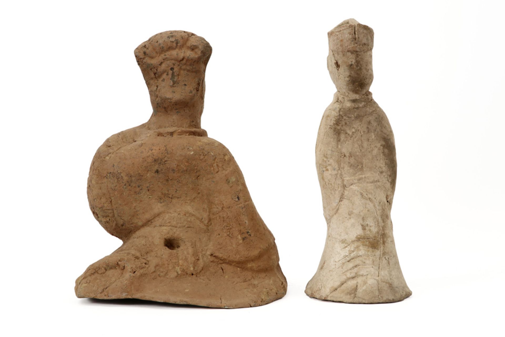 two Han Dynasty tomb figures in earthenware : a cook and a court lady ||CHINA - HAN - DYNASTIE ( - Image 3 of 4