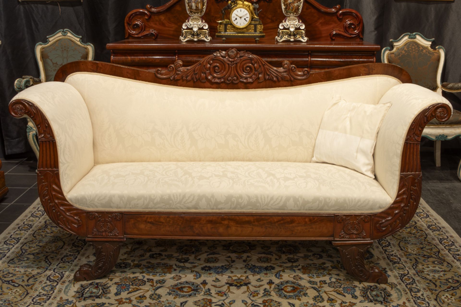19th Cent. presumably French, Charles X sofa with a typical lyre model in mahogany ||Negentiende