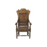 17th Cent. English armchair in oak with inlay ||Zeventiende eeuwse Engelse armstoel in eik met mooie