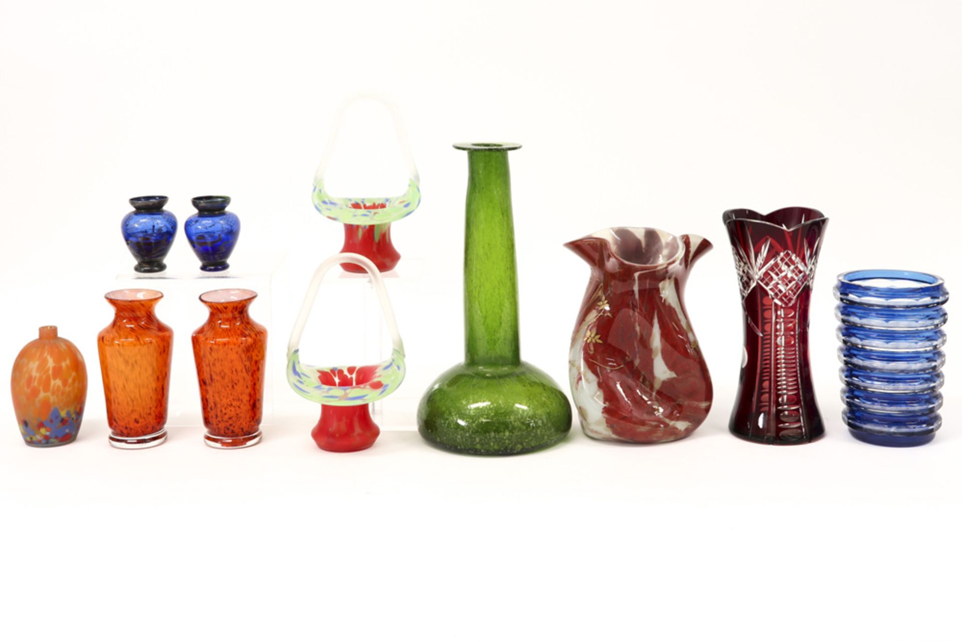 various lot with baskets and vases in glass ||Lot glas met oa een paar korfjes en verschillende - Image 2 of 2