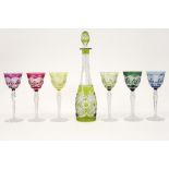 Set of a decanter and 6 glasses in Belgian VSL crystal ||Lot (7) met 6 roemers en een karaf in deels