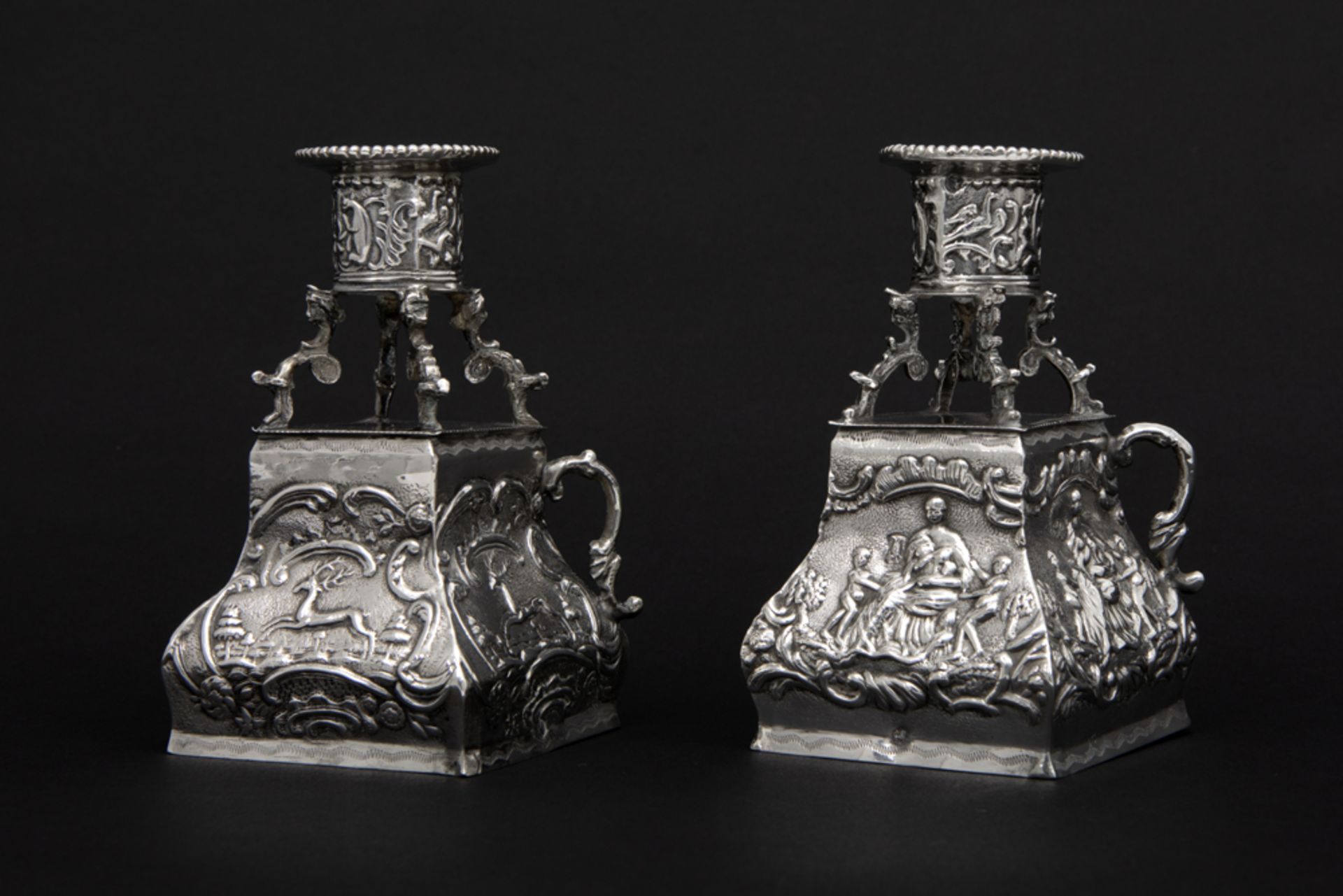 pair of small antique Dutch candlesticks in marked silver || Paar antieke Nederlandse
