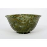 small (antique ?) Chinese spinach jade bowl || Kleine (antieke ?) Chinese bowl in jade met