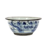 Chinese bowl in porcelain with a blue-white landscape decor || Chinese kom in porselein met blauwwit