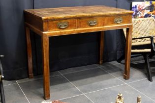 antique Chinese writing table with three drawers || Antieke Chinese bureau uit de Qing-periode in