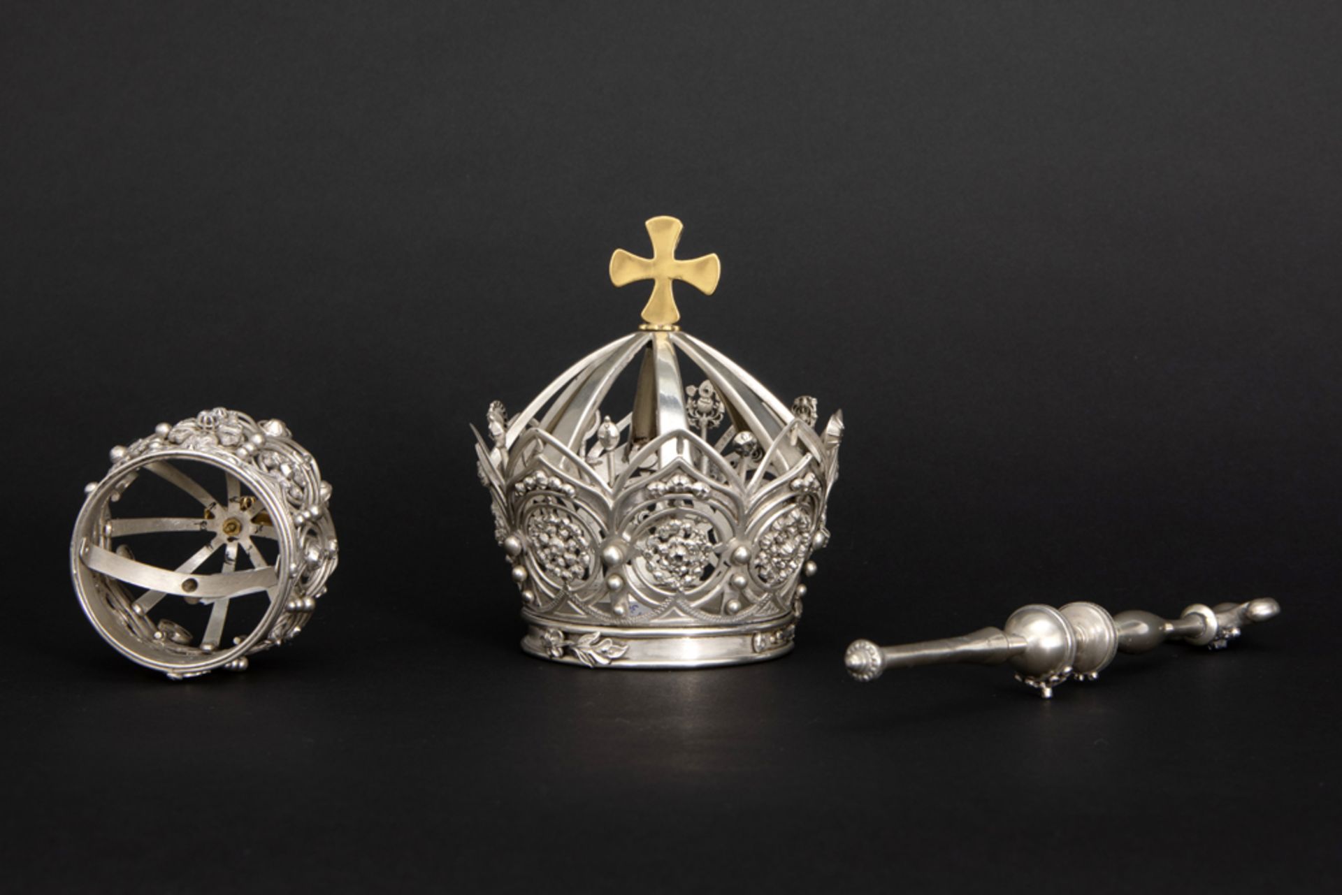 antique set of sceptre and crown for the Holy Mary and a crown for Jesus in silver and yellow - Bild 3 aus 3