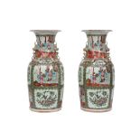 pair of 19th Cent. Chinese vases in porcelain with a Cantonese decor || Paar negentiende eeuwse