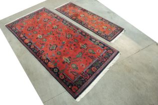 Indian handknotted runner and rug in wool with Sabzwar design || Lot van een Indische