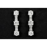 pair of earrings in white gold (18 carat) with more than 1,20 carat of high quality baguette and