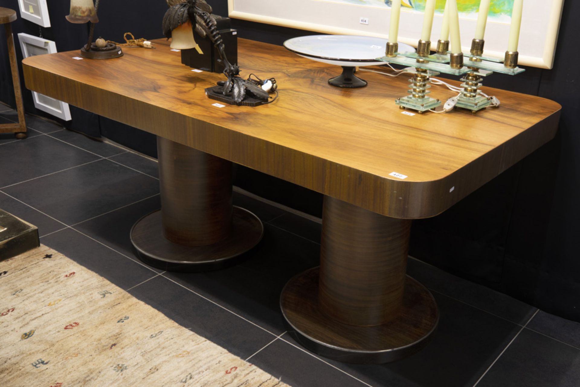 nice Art Deco table in walnut and rose-wood || Mooie Art Deco-tafel in notelaar en palissander met - Bild 2 aus 2