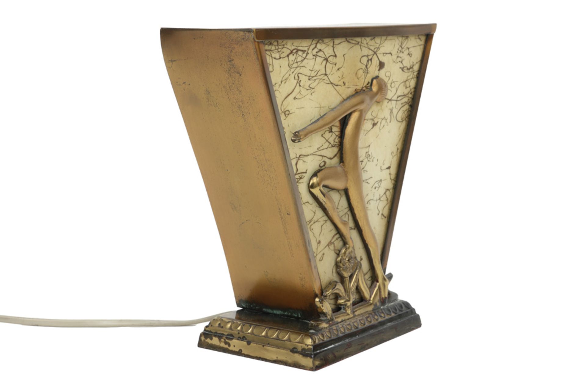 quite special triangular Art Deco lamp in silverplated and gilded metal & with parchment (?) || - Image 2 of 4