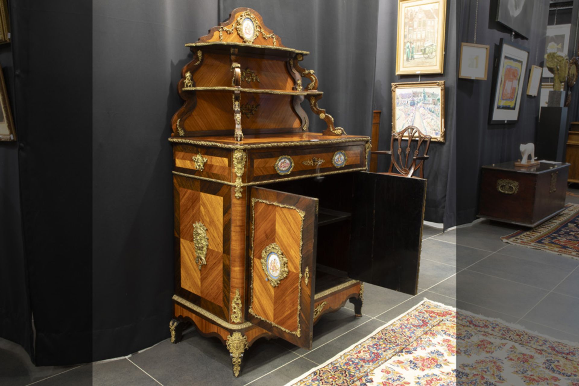 small 19th Cent. French Napoleon III cabinet in rosewood with porcelain plaques and gilded bronze || - Bild 2 aus 2