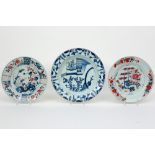three 18th Cent. Chinese porcelain dishes || Lot (3) achttiende eeuws Chinees porselein : een schaal