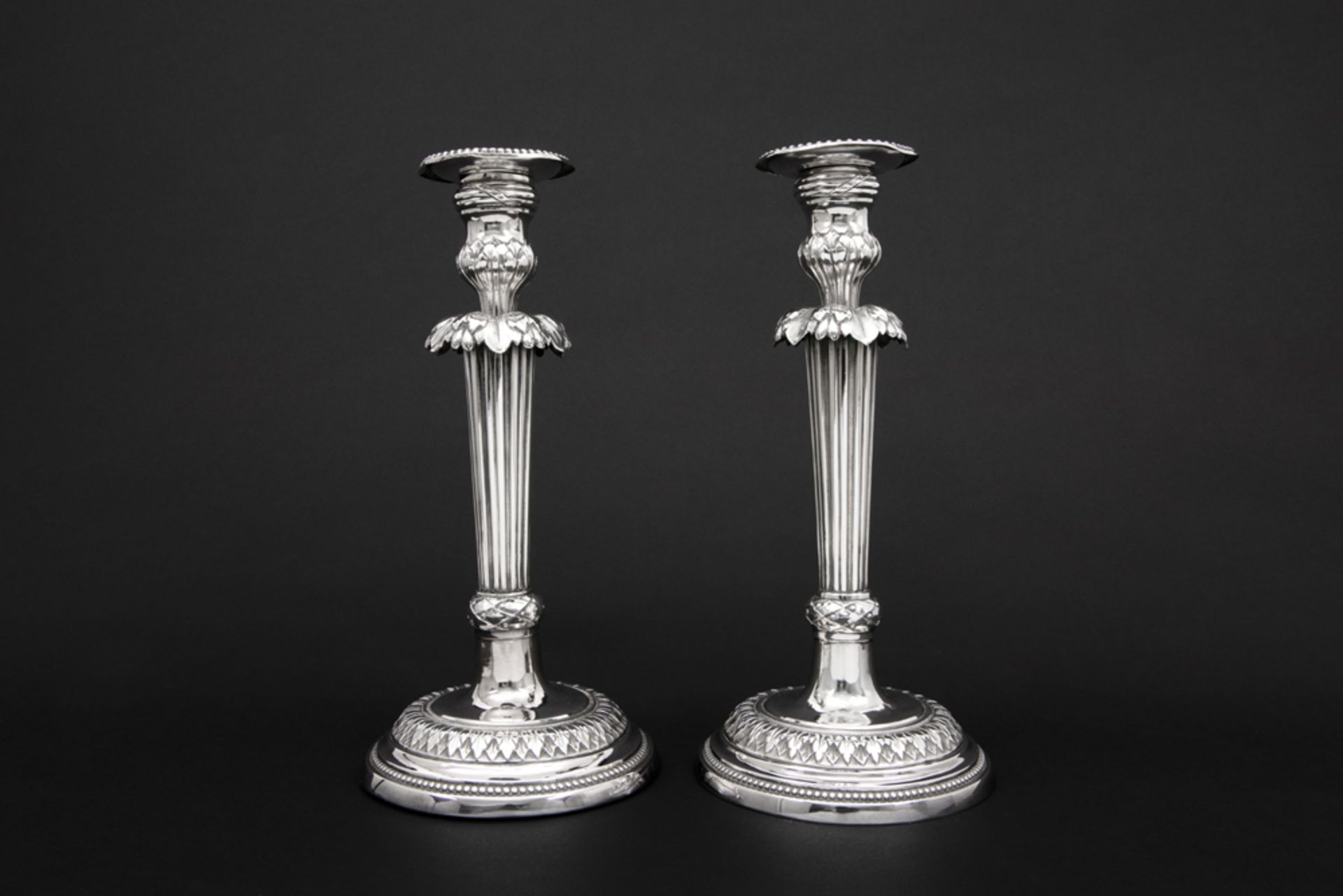 pair of antique, probably English, neoclassical candlesticks in silver with illegibly marks || - Image 2 of 5