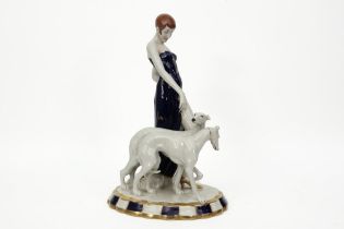 Royal Dux marked Art Deco sculpture || Royal Dux gemerkte Art Deco-sculptuur : "Dame met twee