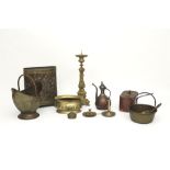 several antique and old brass items || Lot antiek en oud koper