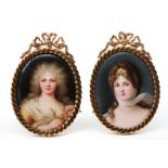 pair of oval miniature portraits on porcelain || Paar ovale miniaturen in porselein telkens met