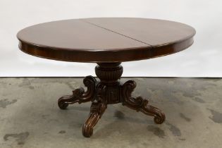 diningtable in mahogany with an extendable oval top || Tafel in acajou met verlengbaar ovaal blad op