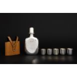 German whisky (hunting) flask with stopper six incorporated cups in "835" marked silver || Duitse