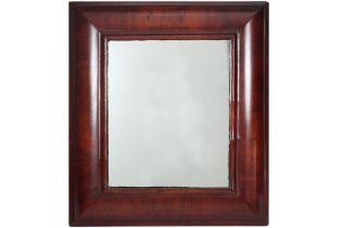 mirror with a 17th Cent. baroque style frame in burr of walnut || Spiegel met een zeventiende eeuwse