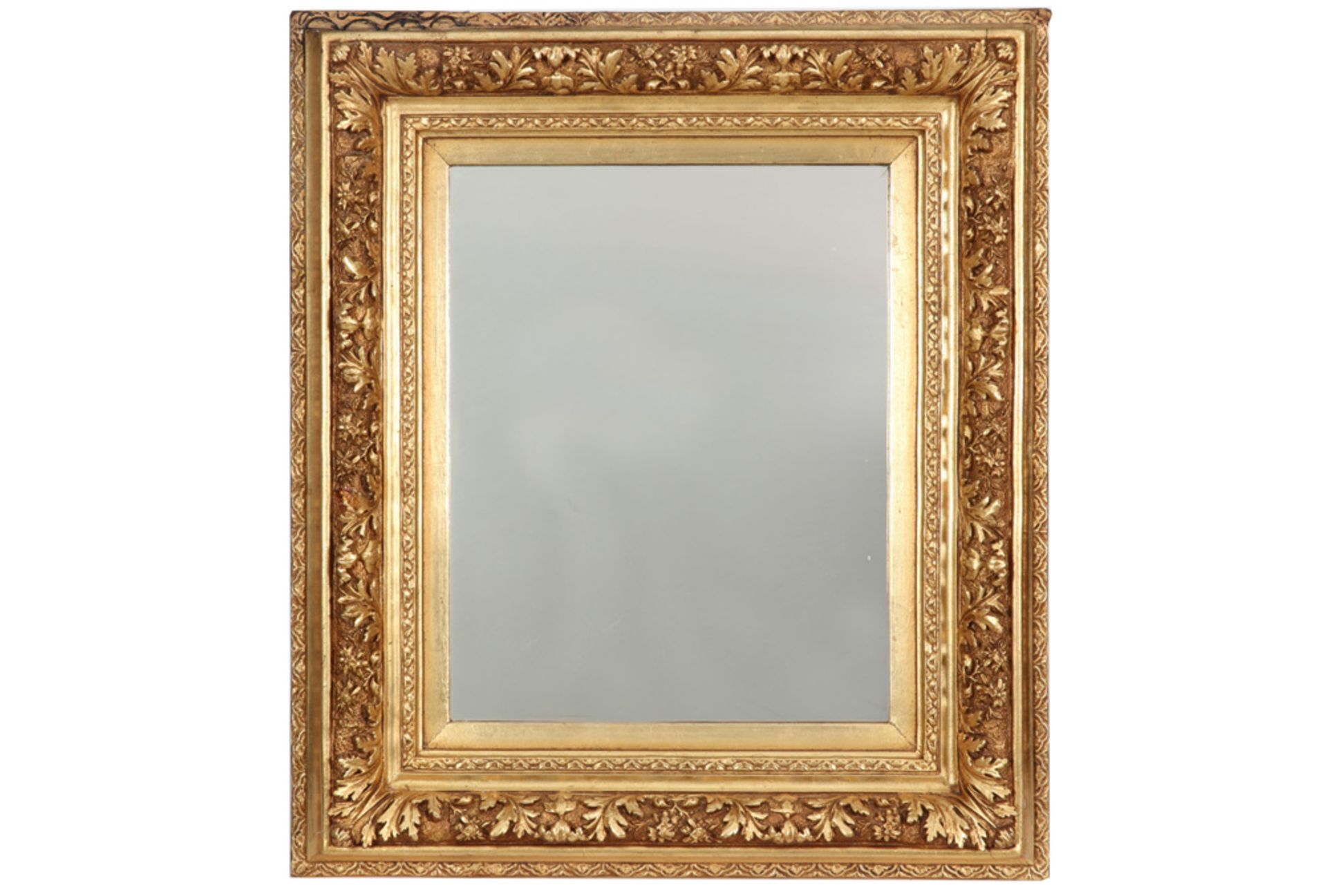 antique frame in gilded wood with a mirror || Gedoreerde houten kader met spiegel - 71 x 65