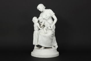 antique sculpture in biscuit-porcelain || Antieke sculptuur in biscuit : "Moeder met twee