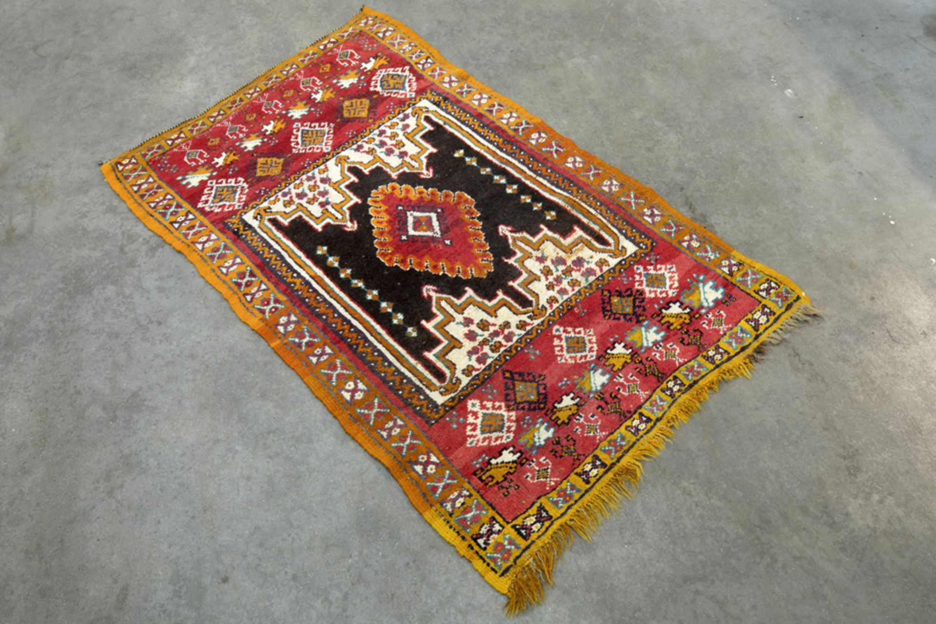 handknotted rug in wool on wool || Handgeknoopt Berbertapijt in wol op wol - 148 x 92 cm