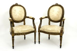 pair of 'antique' Louis XVI style armchairs in polychromed wood || Paar 'antieke' fauteuils in