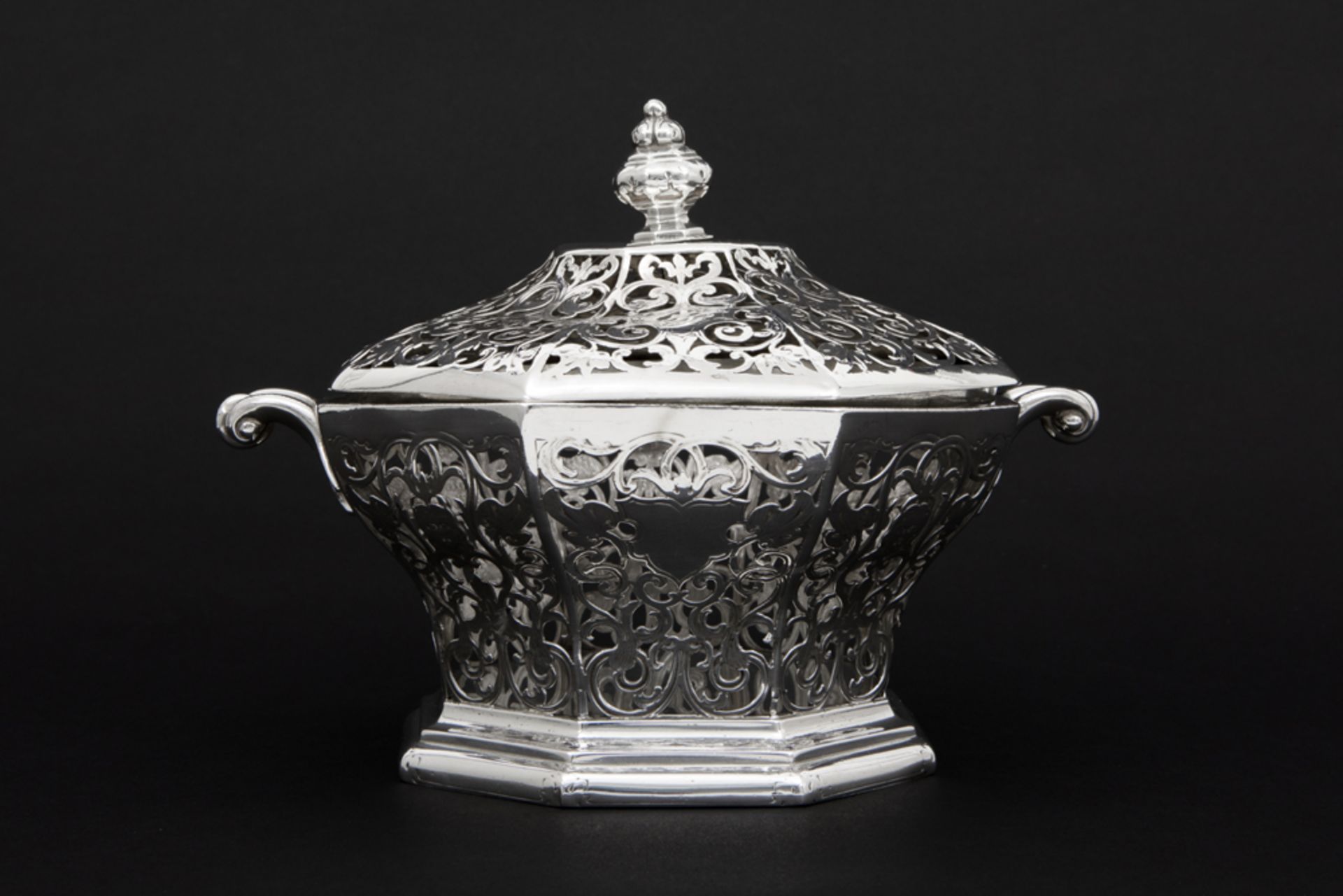 antique English lidded bowl in George Thomas Fox & George Fox signed and marked silver || GEORGE - Image 3 of 4