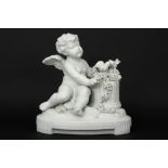 neoclassical "Cupid" sculpture after W. Meyer in biscuit porcelain || Neoclassicistische sculptuur
